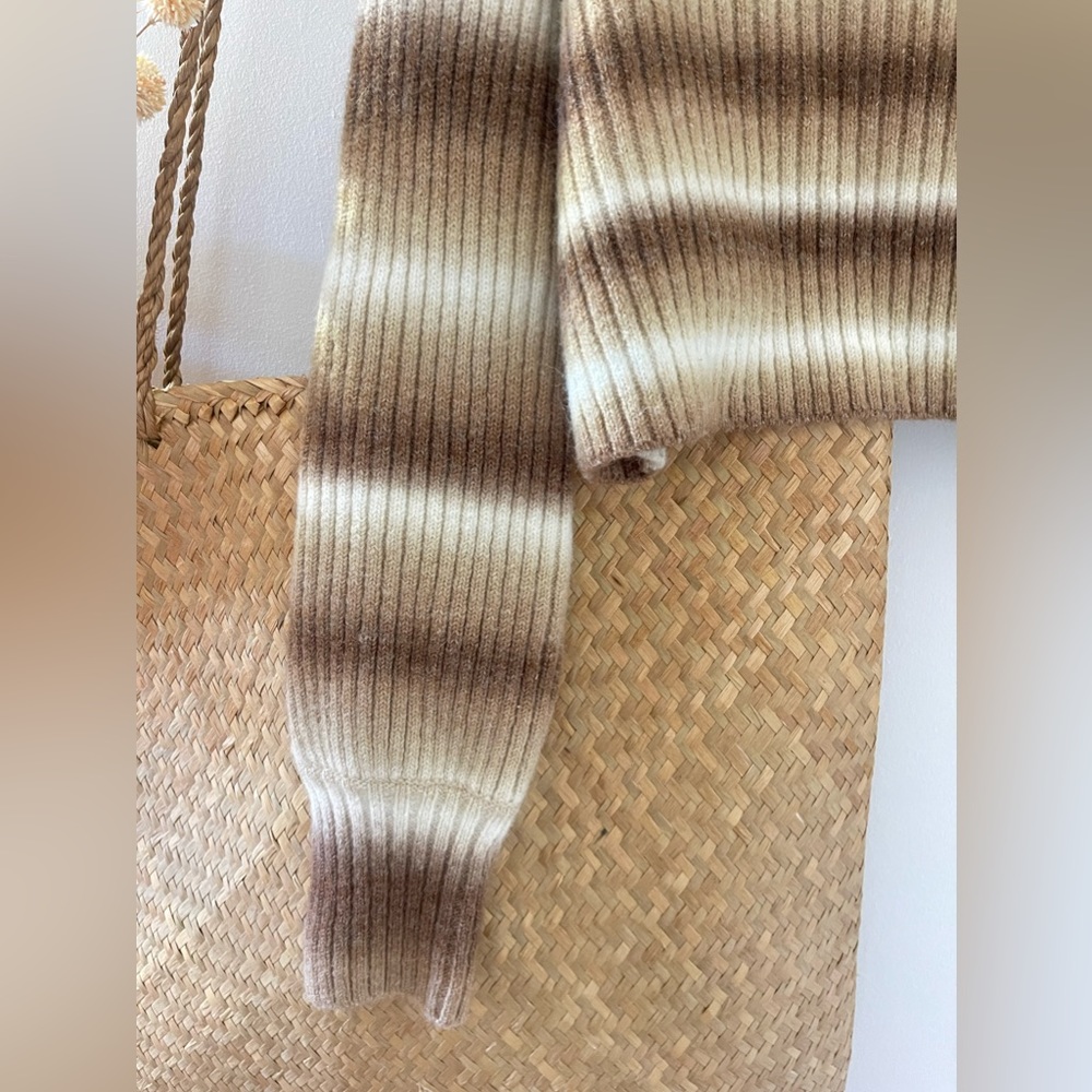 NEW WITHOUT TAGS CIDER CAMEL TURTLENECK CROPPED SWEATER - Picture 3 of 4